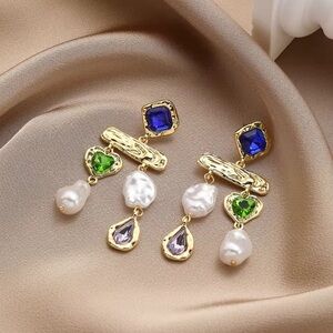 Elegant Feminine Gold Tone Drop Earrings with Gems 💎